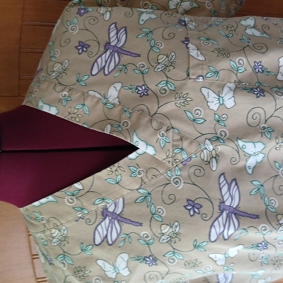 MOBB SCRUBS TOP - Picture 2 of 8